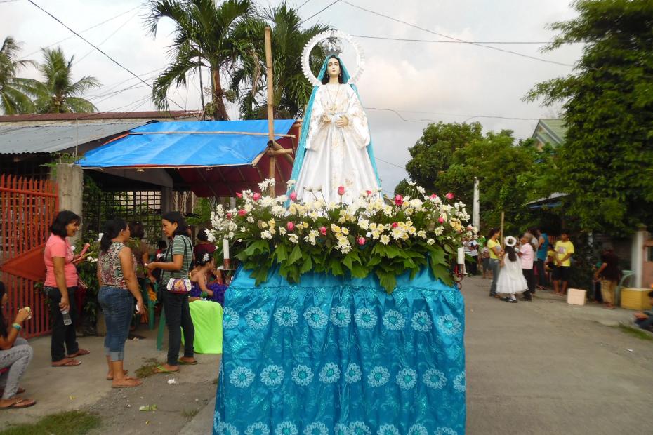 Flores de Mayo and Santacruzan engage Filipino youth in Marian