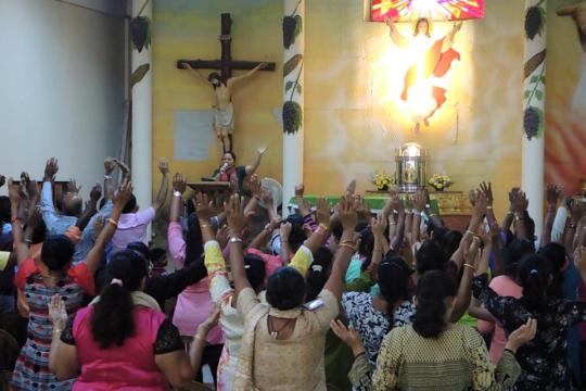 Praise worship at Divine Retreat Centre's Konkani-speaking retreat, for people from Goa.